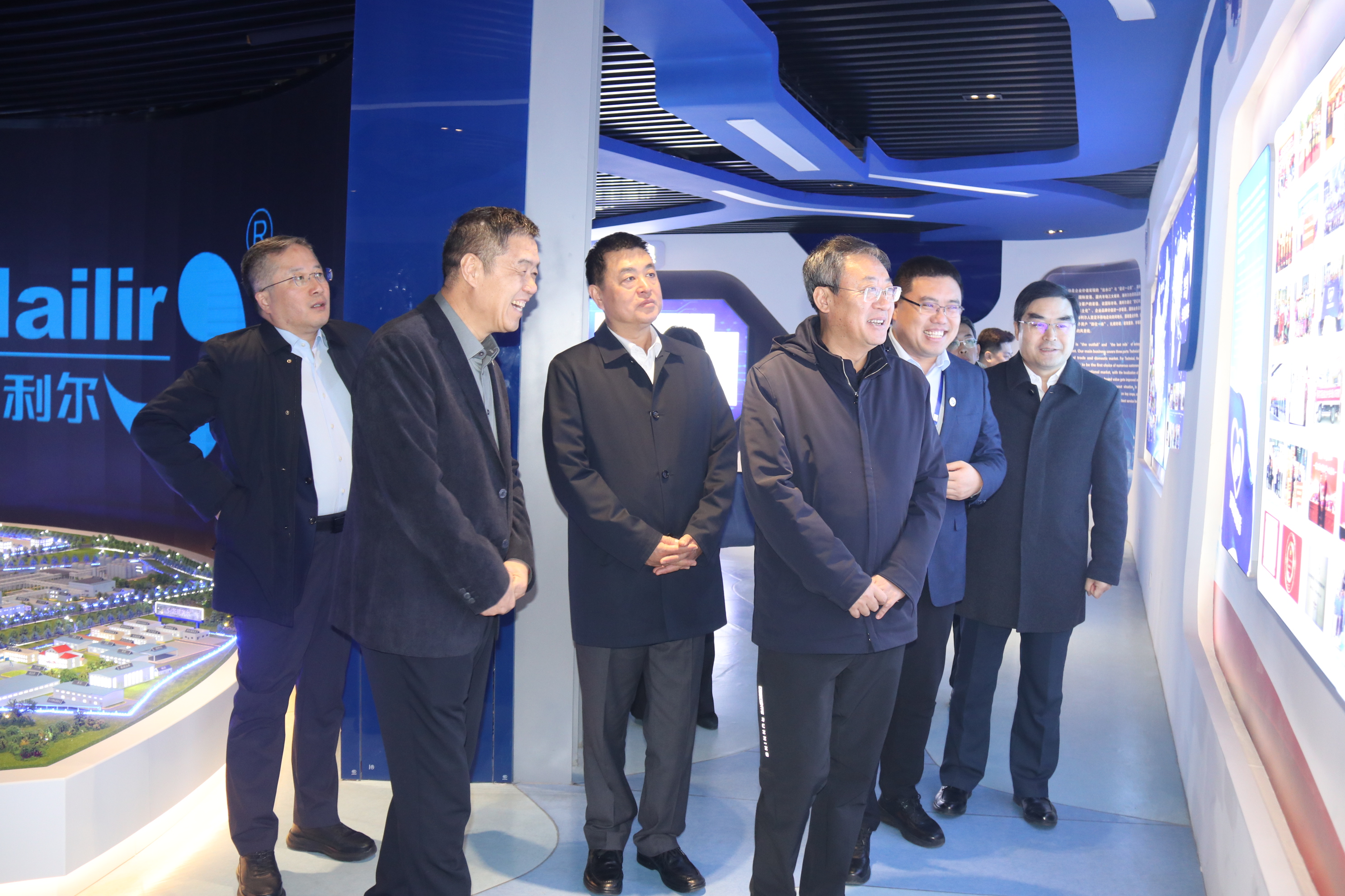 省委统战部副部长、省工商联党组书记张鲲一行来赏金国际药业集团调研指导工作