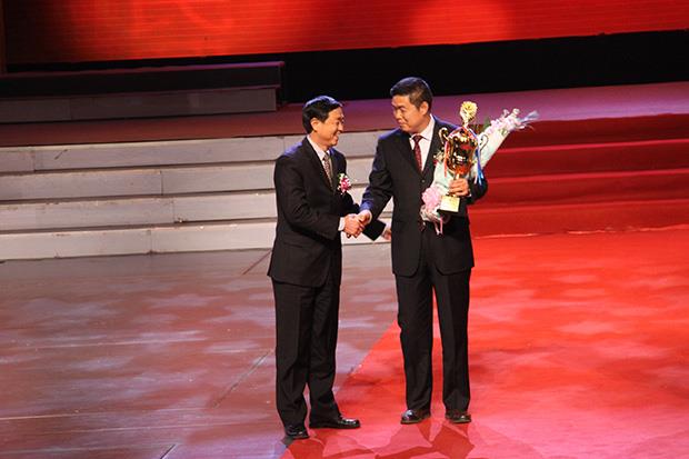 赏金国际药业集团获“富民兴农标杆企业”殊荣